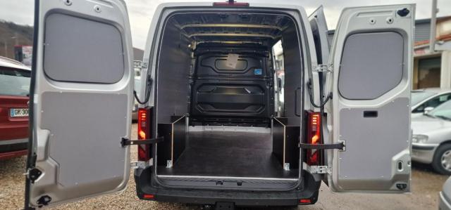 Renault Master image 2