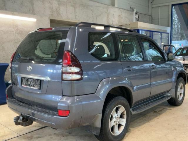 Toyota Land Cruiser image 5