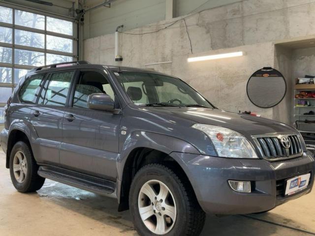 Toyota Land Cruiser image 4