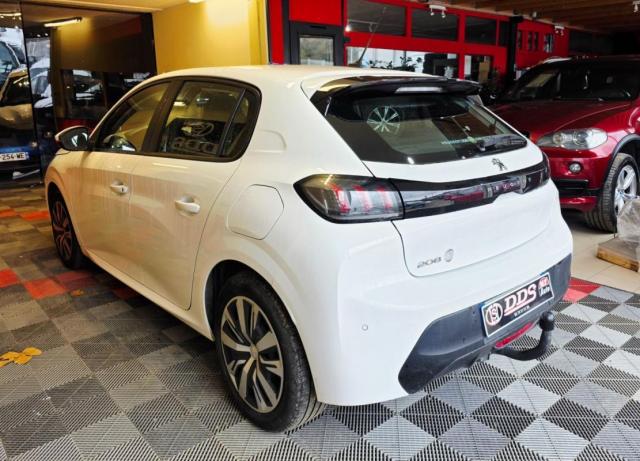 Peugeot 208 image 6