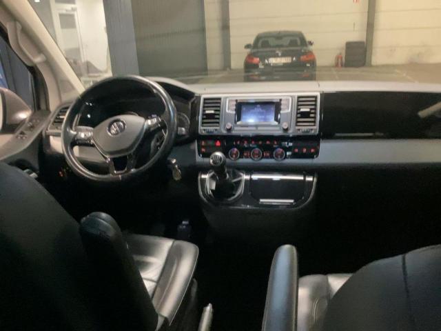 Volkswagen Caravelle image 9