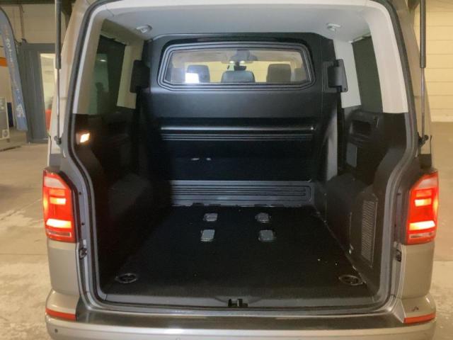 Volkswagen Caravelle image 6