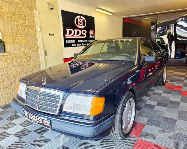 Mercedes Benz 300 image 8
