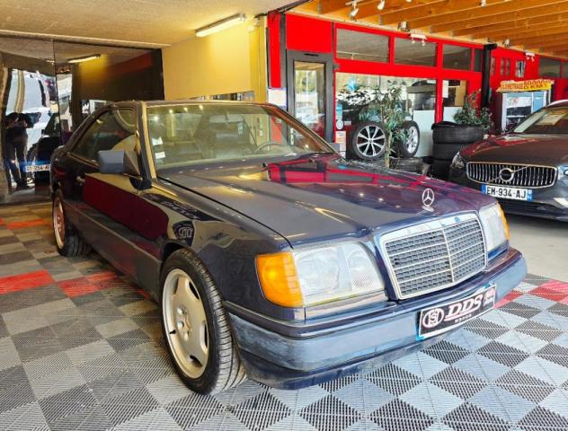 Mercedes Benz 300 image 7