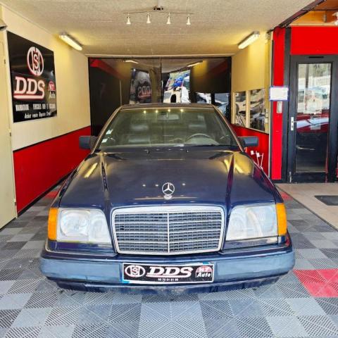 Mercedes Benz 300 image 2
