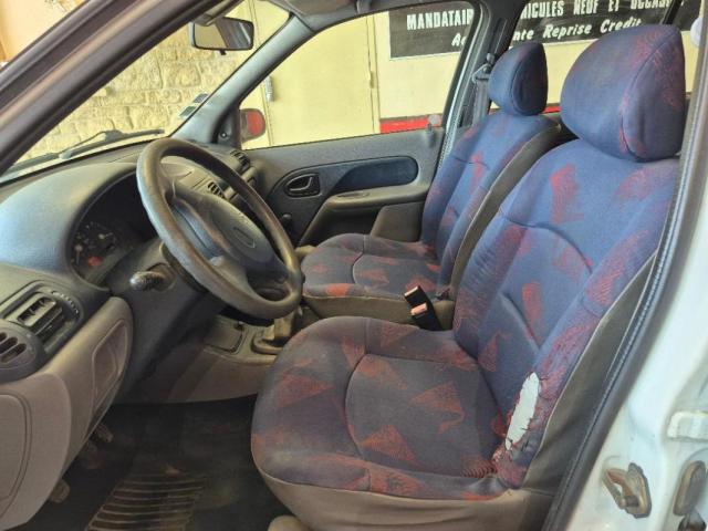 Renault Clio image 8