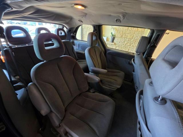 Chrysler Voyager image 2