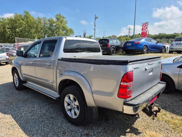 Toyota Hilux image 2