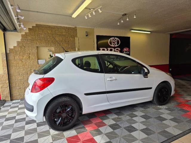 Peugeot 207 image 8