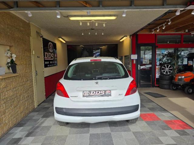 Peugeot 207 image 7
