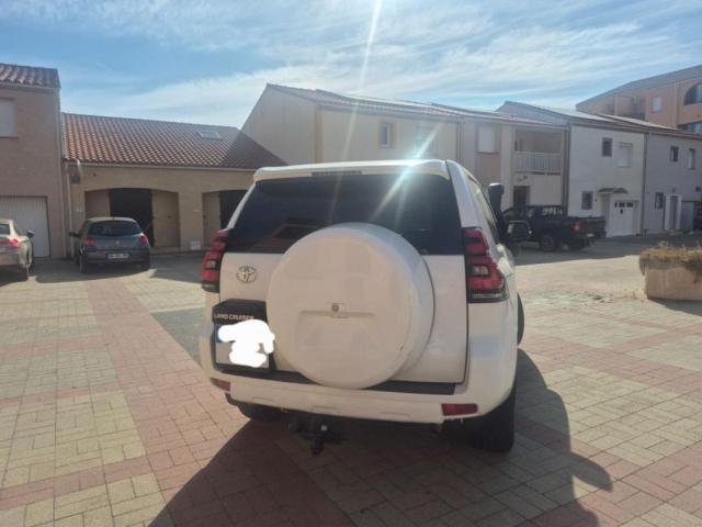 Toyota Land Cruiser image 2