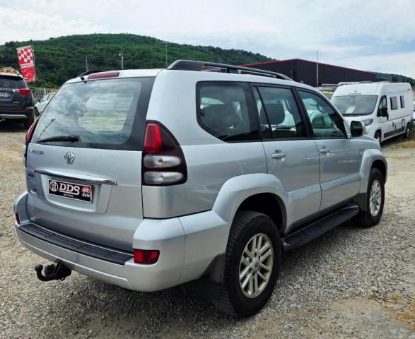 Toyota Land Cruiser image 4