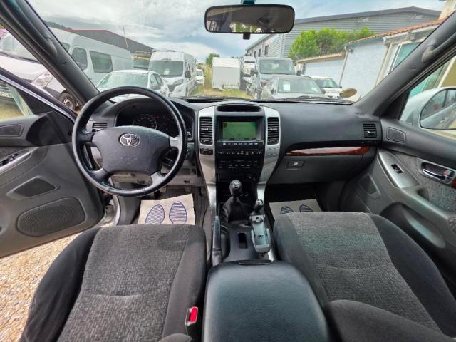 Toyota Land Cruiser image 2