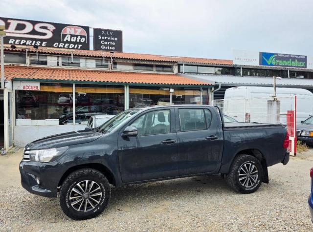 Toyota Hilux image 8