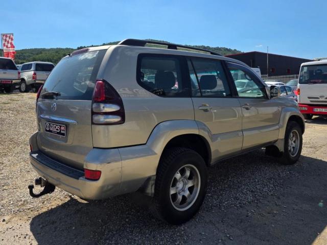 Toyota Land Cruiser image 5