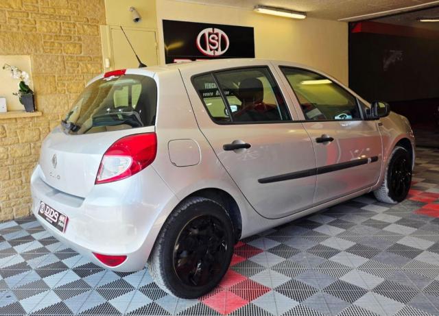 Renault Clio image 9