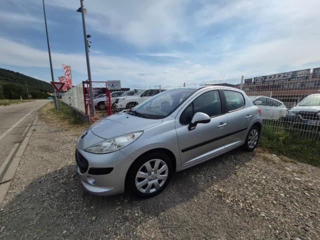 Peugeot 207 image 9
