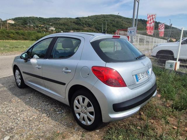 Peugeot 207 image 8