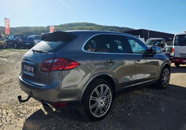 Porsche Cayenne image 8