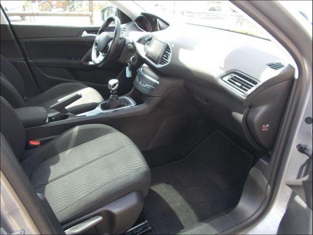 Peugeot 308 image 2