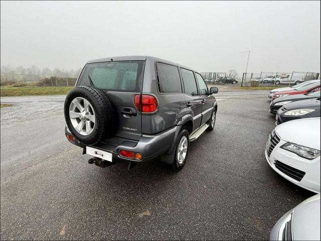 Nissan Terrano image 2