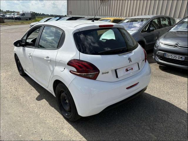 Peugeot 208 image 7