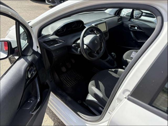 Peugeot 208 image 3