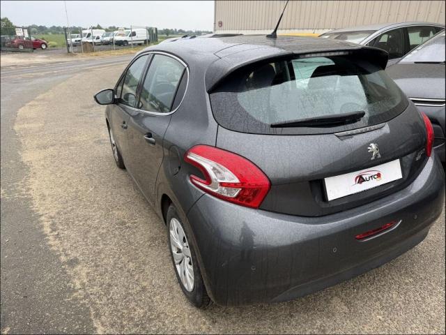 Peugeot 208 image 1