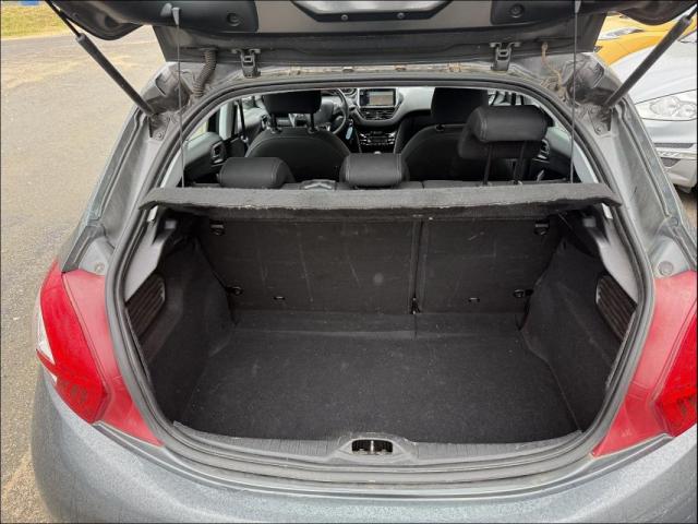 Peugeot 208 image 6