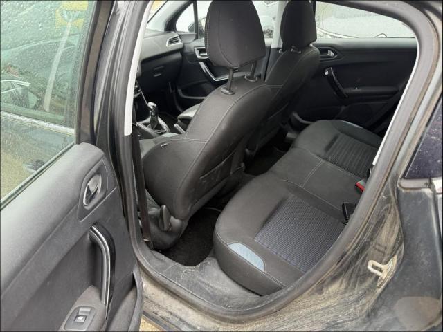 Peugeot 208 image 7