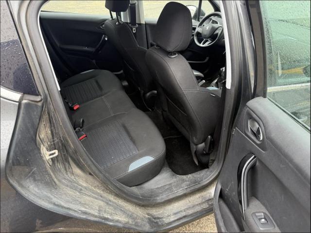 Peugeot 208 image 2