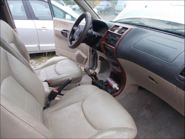 Nissan Terrano image 2