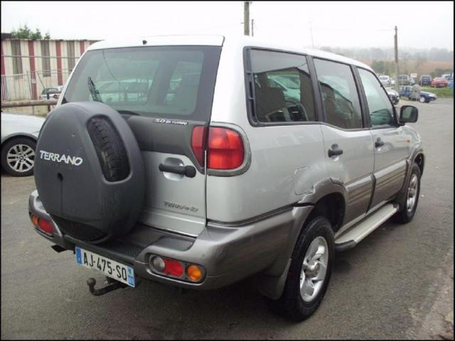 Nissan Terrano image 3