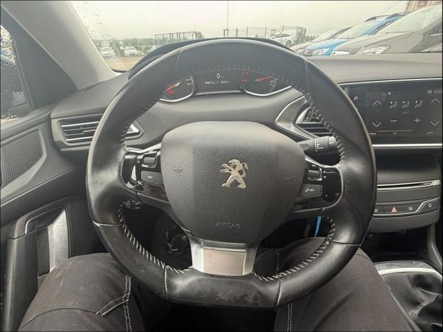 Peugeot 308 image 2