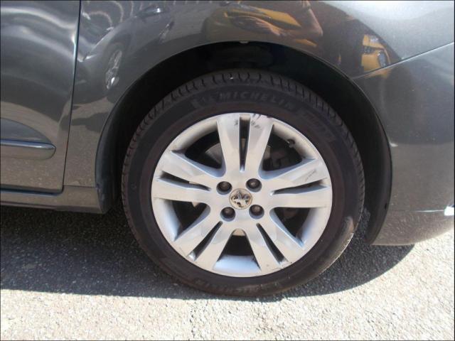 Peugeot 5008 image 1