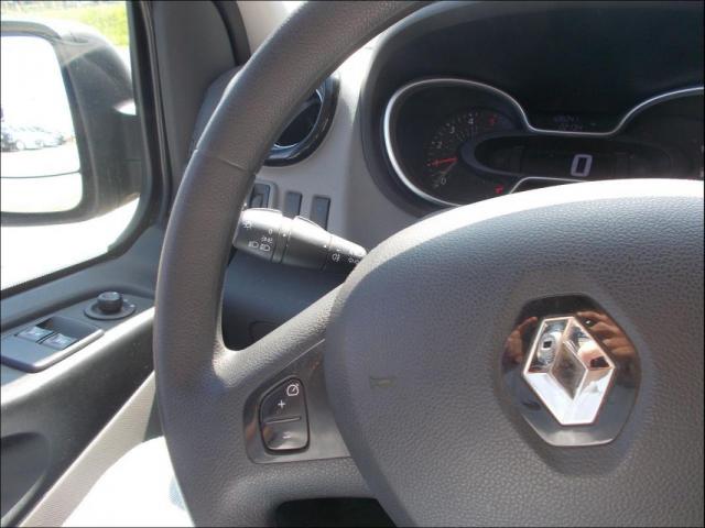 Renault Trafic image 2