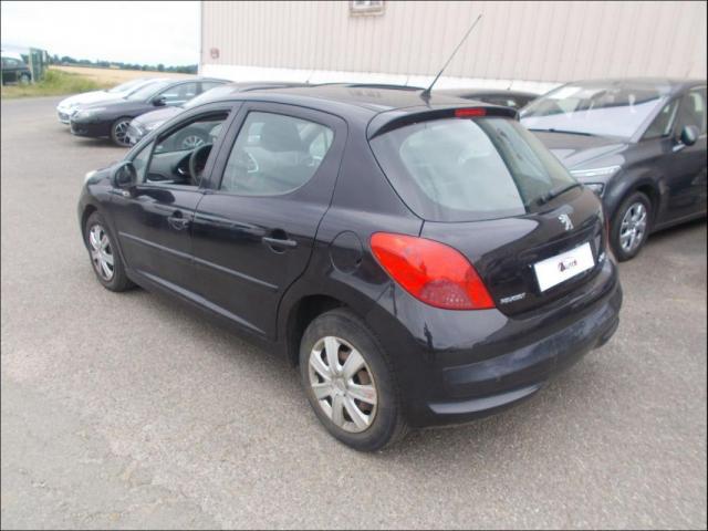 Peugeot 207 image 2