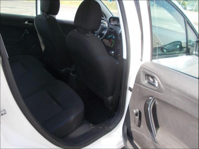 Peugeot 208 image 6