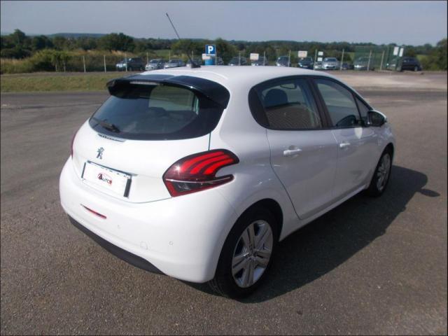 Peugeot 208 image 4