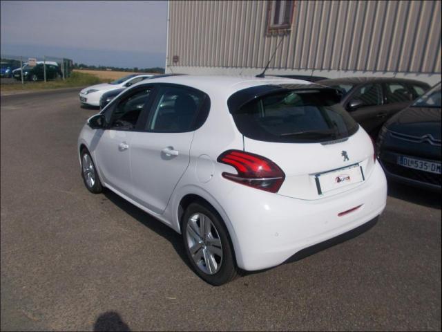 Peugeot 208 image 5