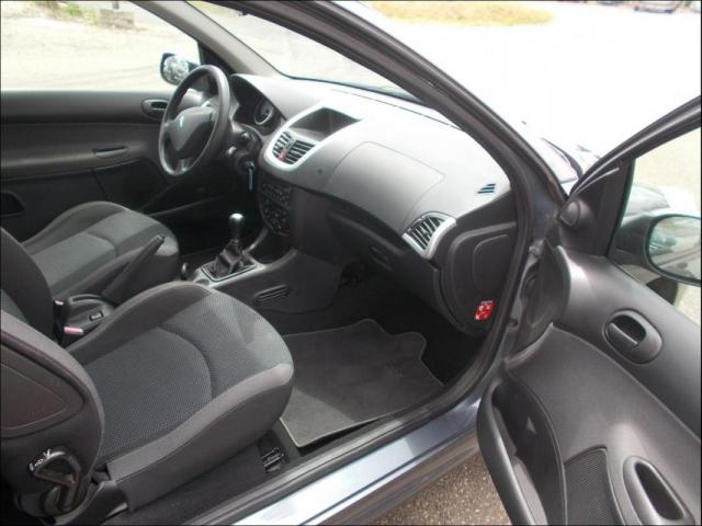 Peugeot 206 image 2