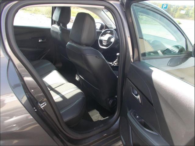 Peugeot 208 image 2