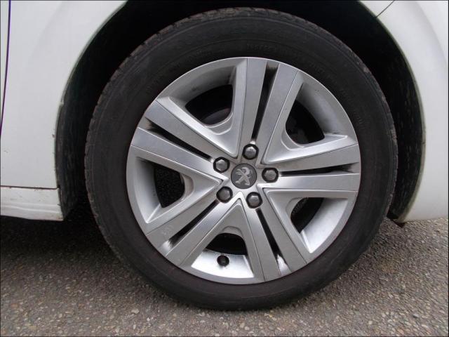 Peugeot 208 image 2