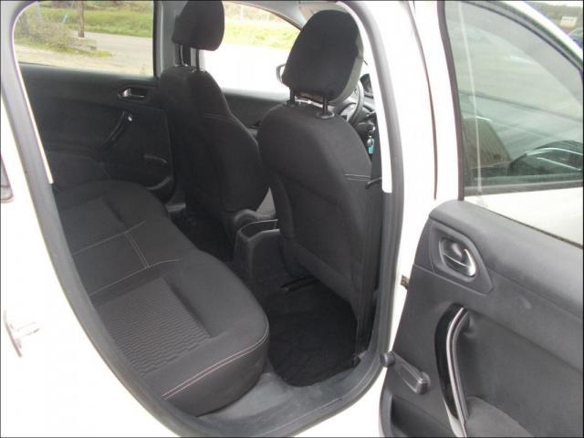 Peugeot 208 image 3