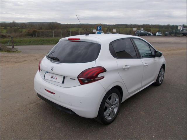 Peugeot 208 image 6