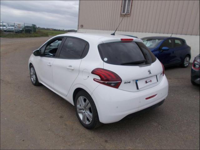 Peugeot 208 image 5