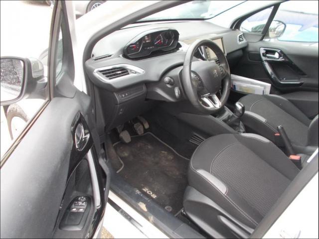 Peugeot 208 image 1