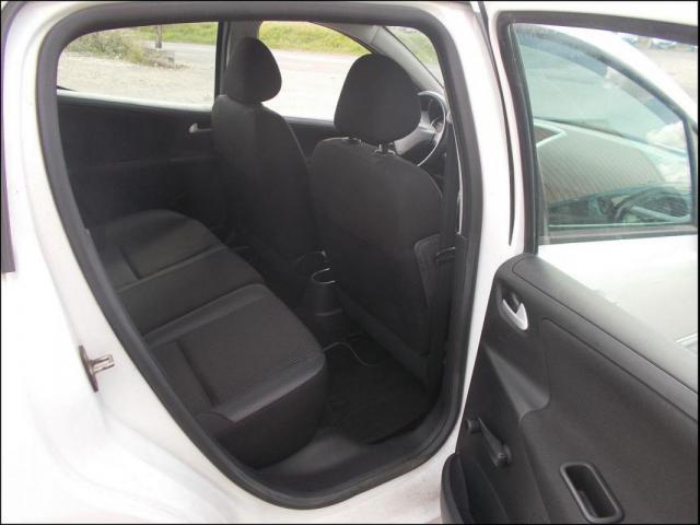 Peugeot 207 image 8