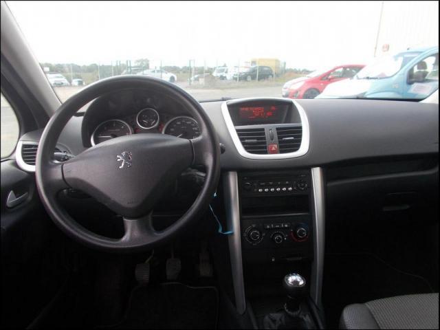 Peugeot 207 image 7