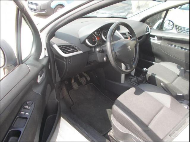 Peugeot 207 image 2